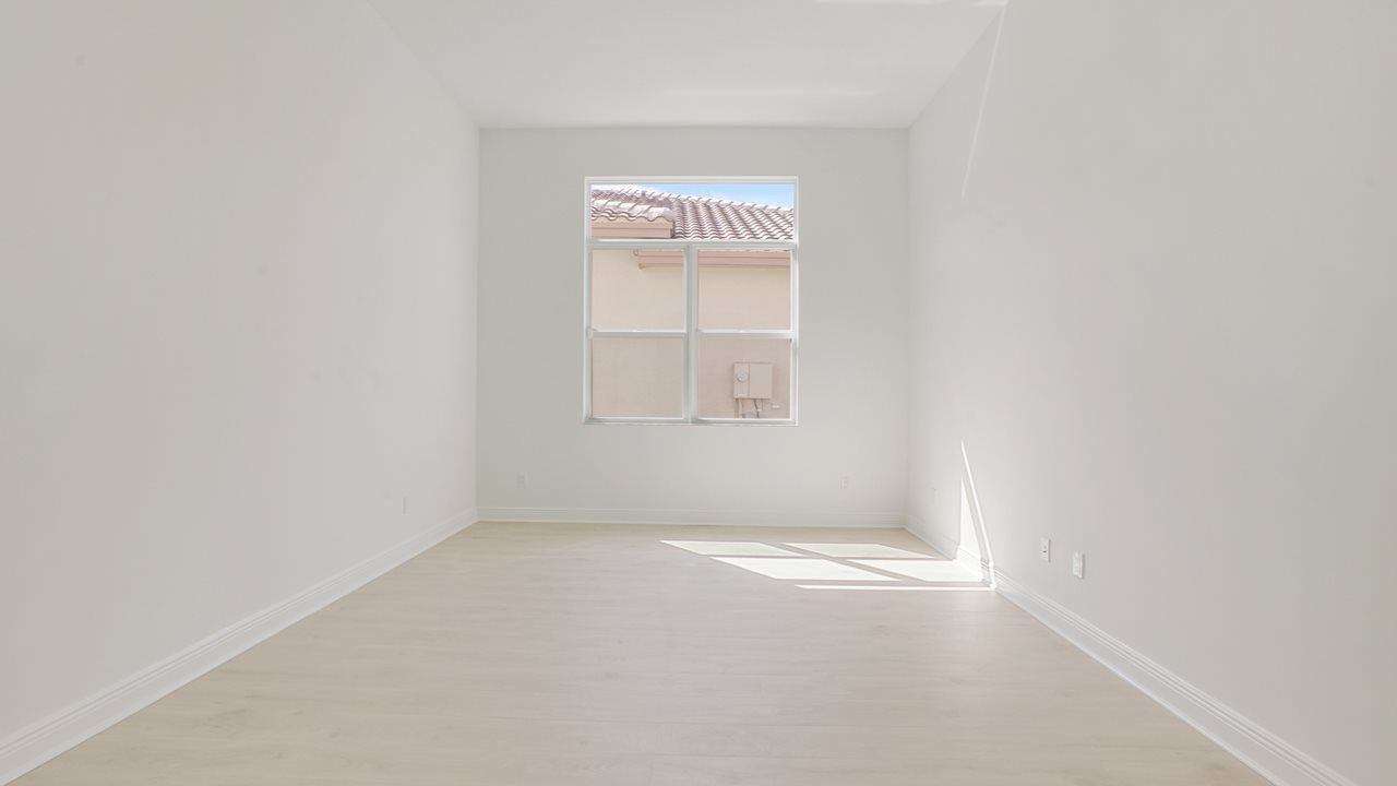 89657356-250209.jpg