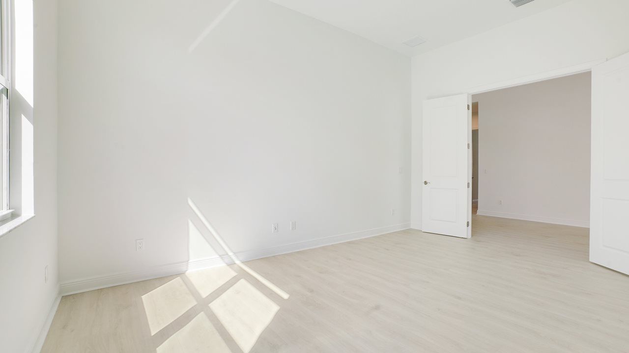 89657358-250209.jpg