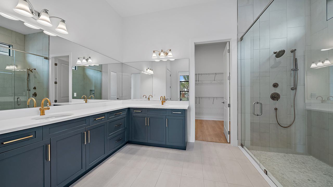 Riley Model | Owner's Suite Bath