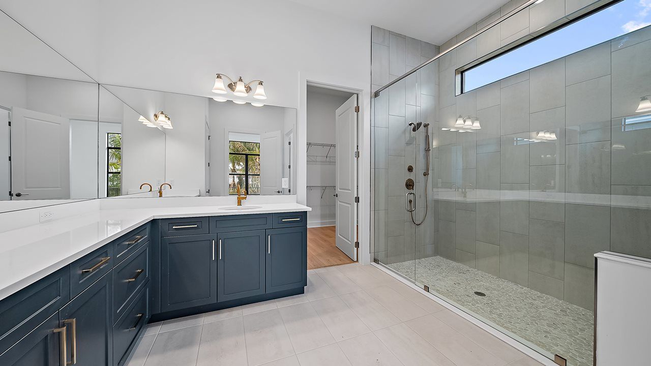 Riley Model | Owner's Suite Bath