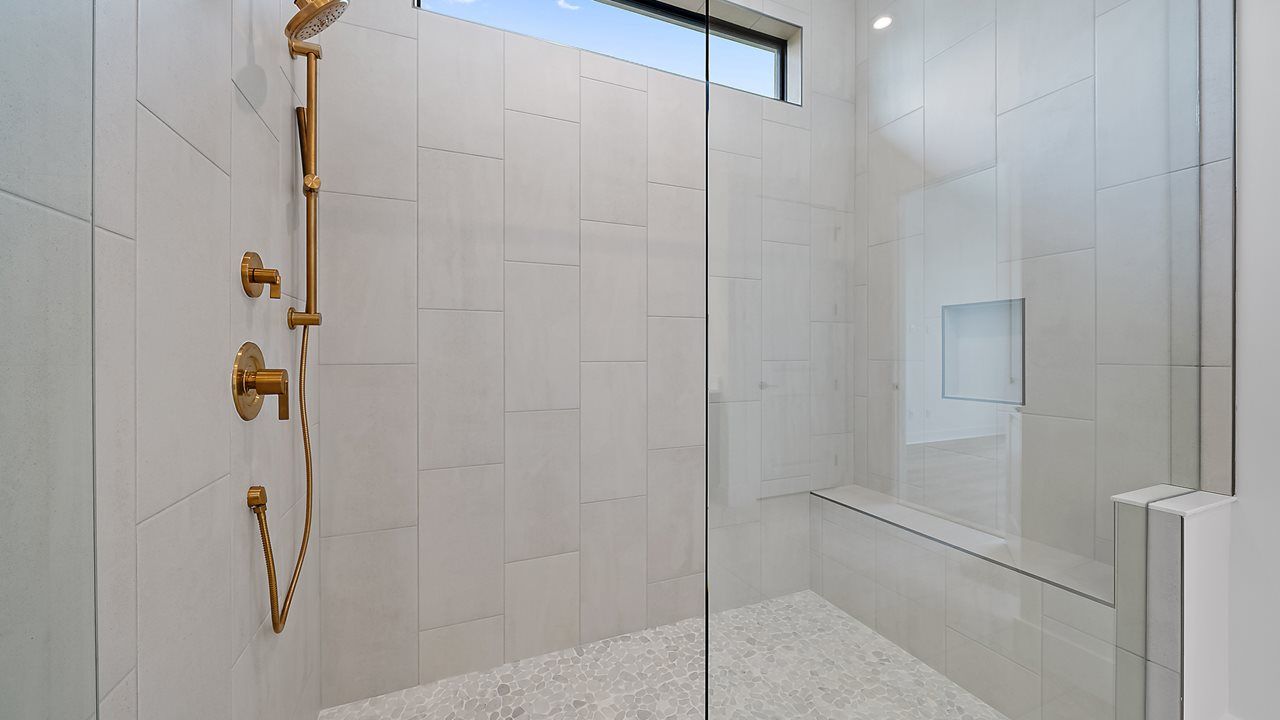 Riley Model | Owner's Suite Bath