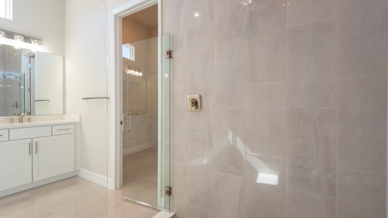 Julia Model | Owner's Suite Bath