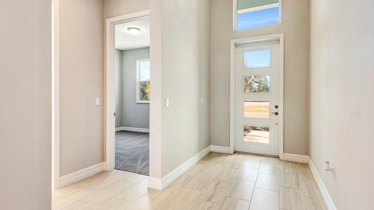 Julia Model | Foyer