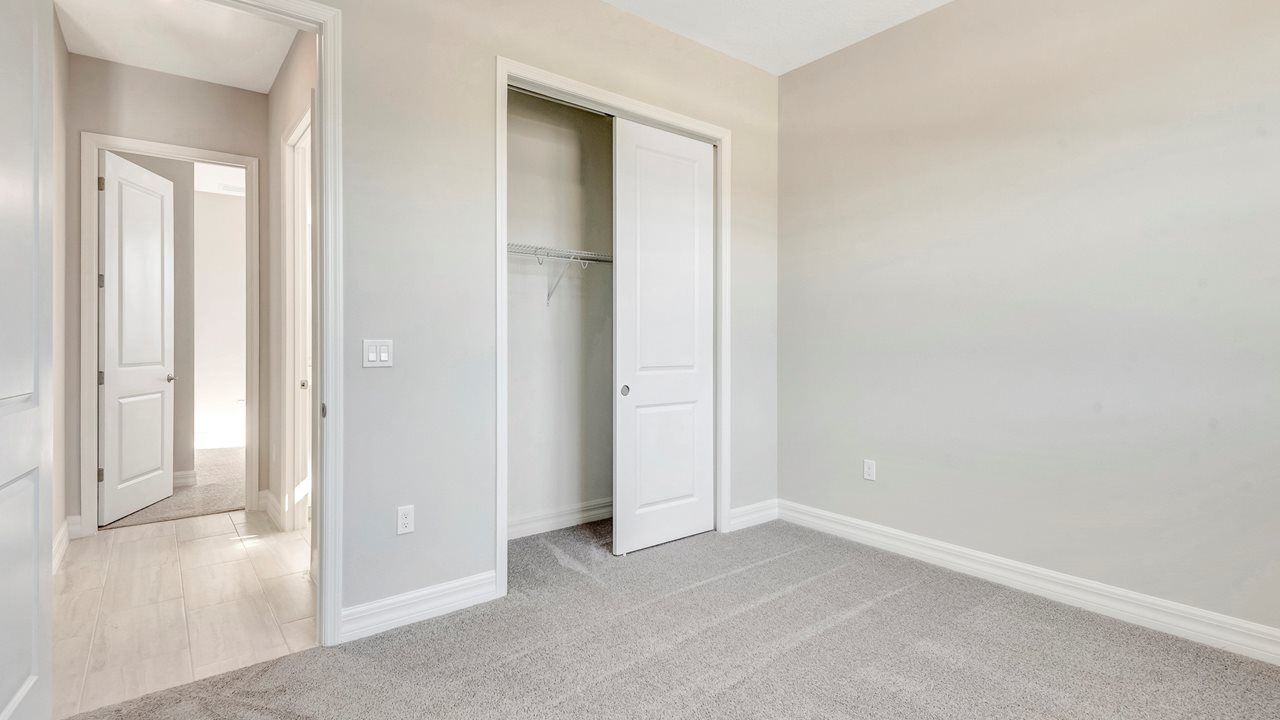 Julia Model | Bedroom2