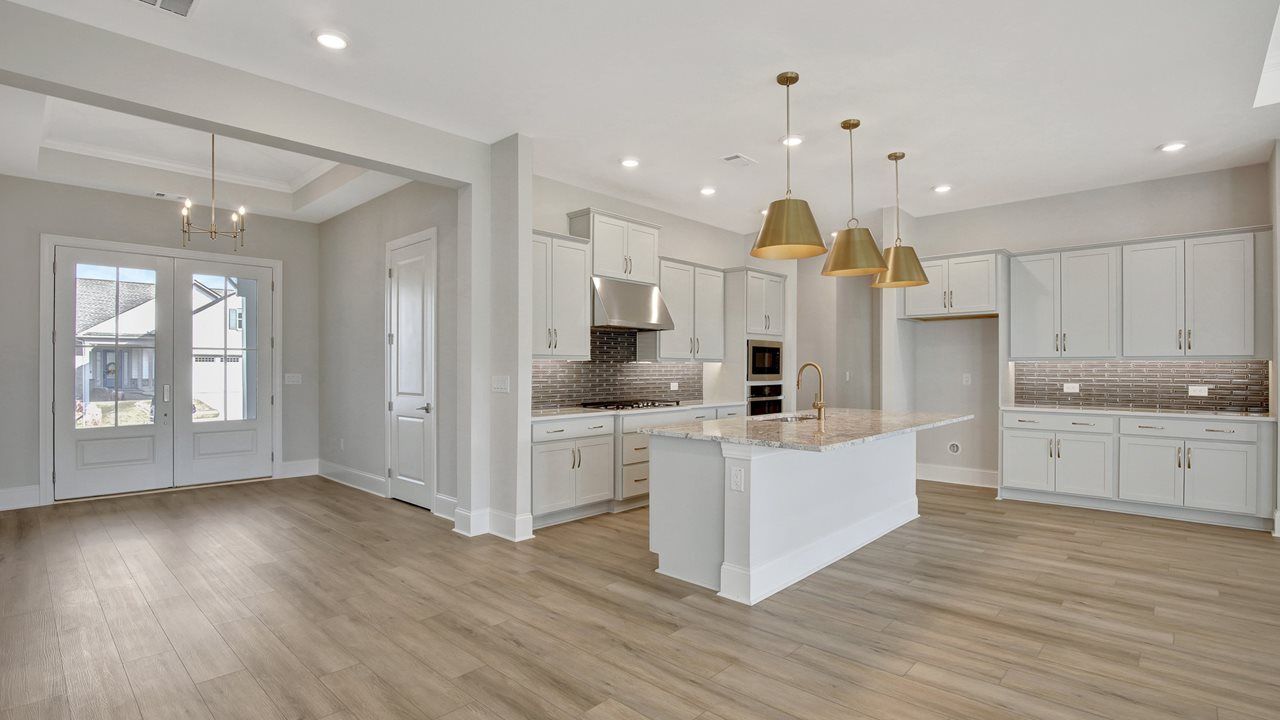 Taylor Model | Kitchen and Foyer