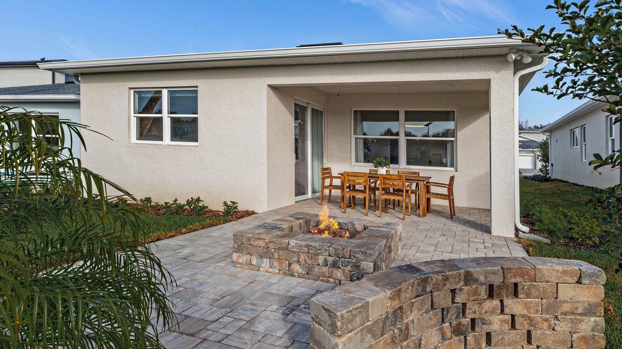 Bailey Model Home | Lanai & Backyard