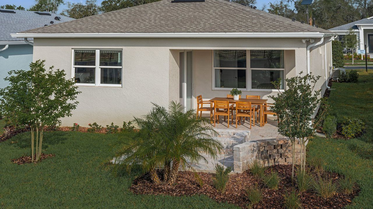 Bailey Model Home | Lanai & Backyard