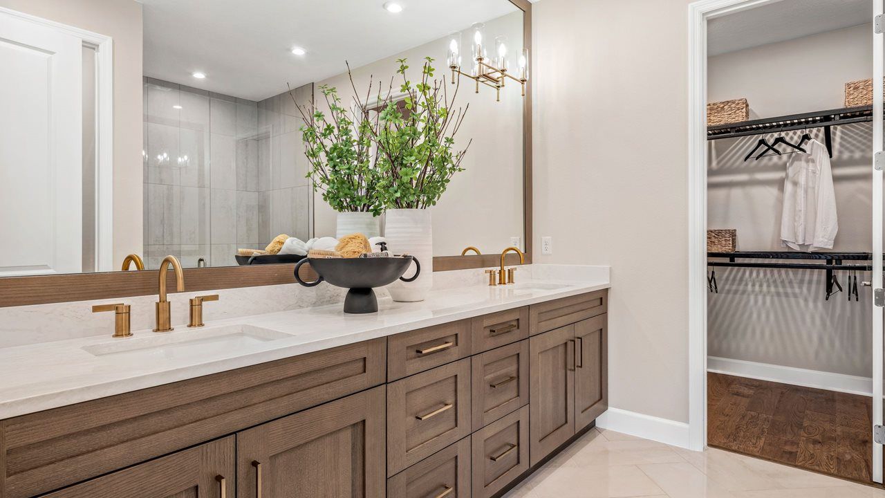Laura Model Home | Owner's Bath