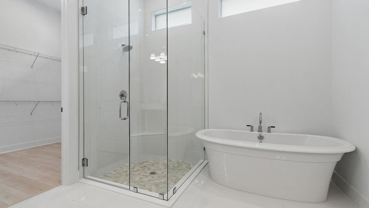 Nicole Mode | Owner's Suite Bath