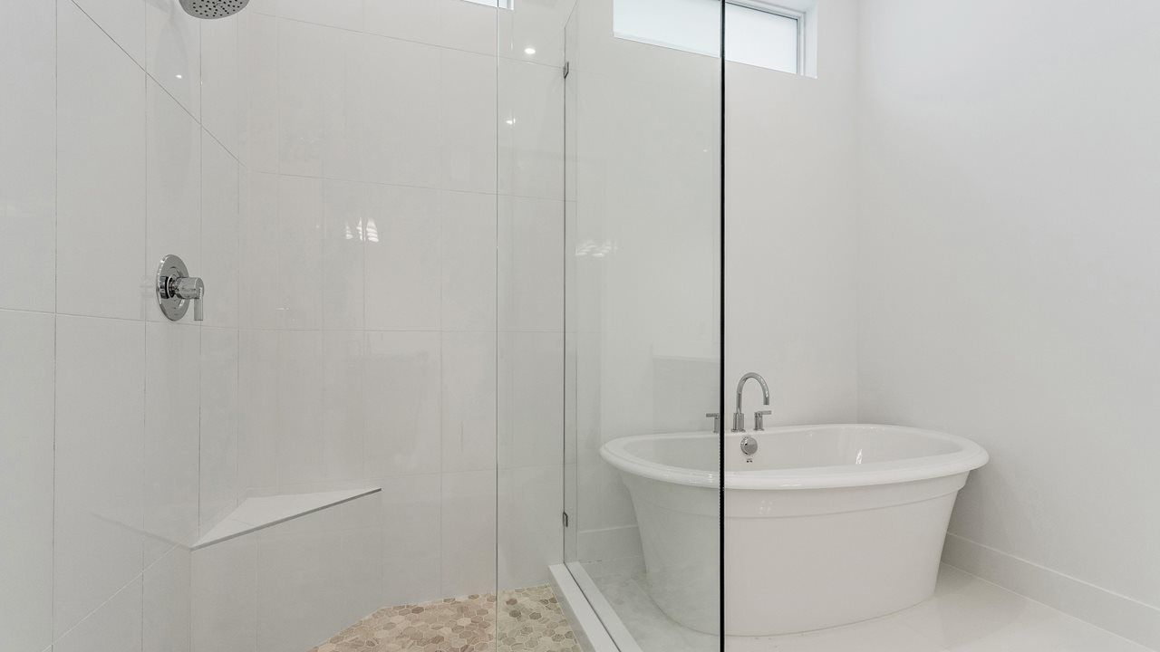 Nicole Mode | Owner's Suite Bath