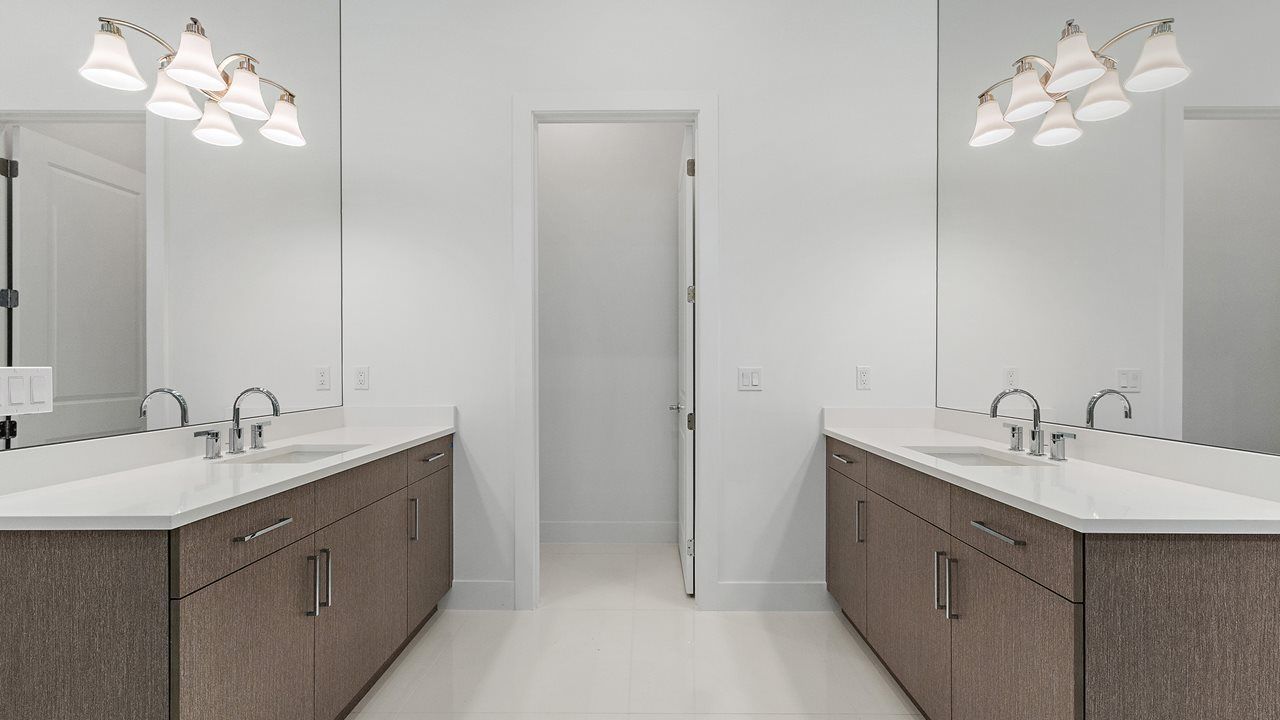 Nicole Mode | Owner's Suite Bath
