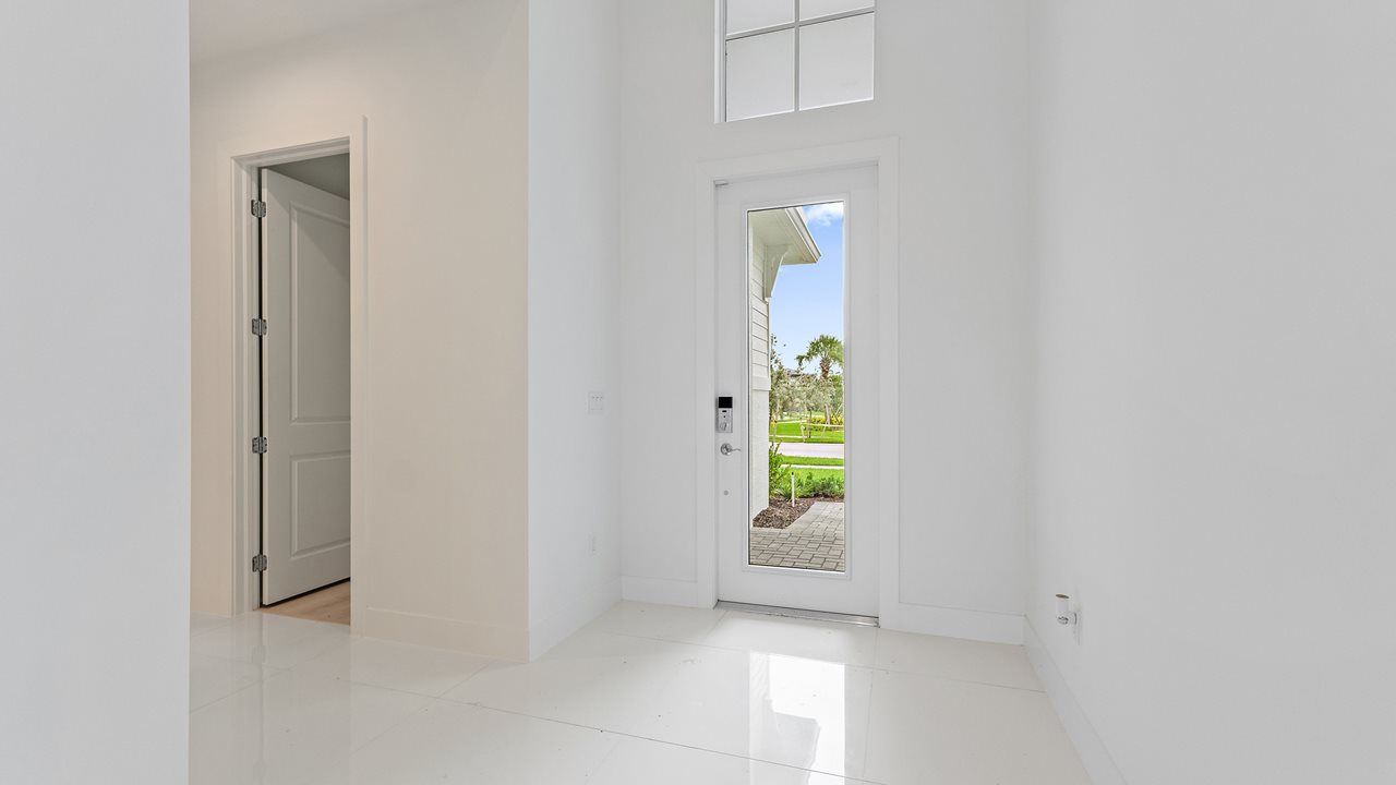 Nicole Mode | Foyer