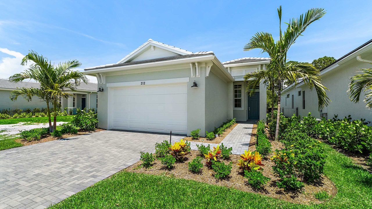 Caroline Model | Front Exterior
