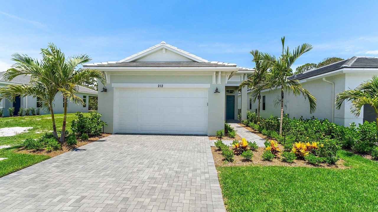 Caroline Model | Front Exterior