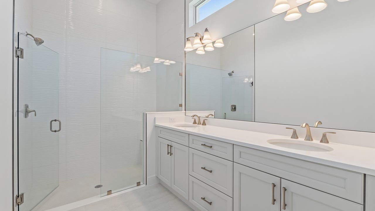 Caroline Model | Owner's Bath