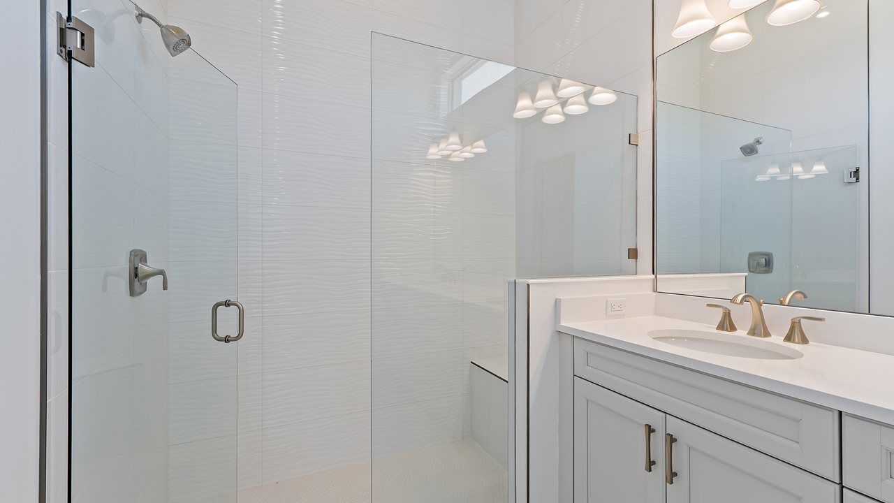 Caroline Model | Owner's Bath