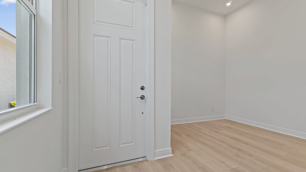 Caroline Model | Flex Room