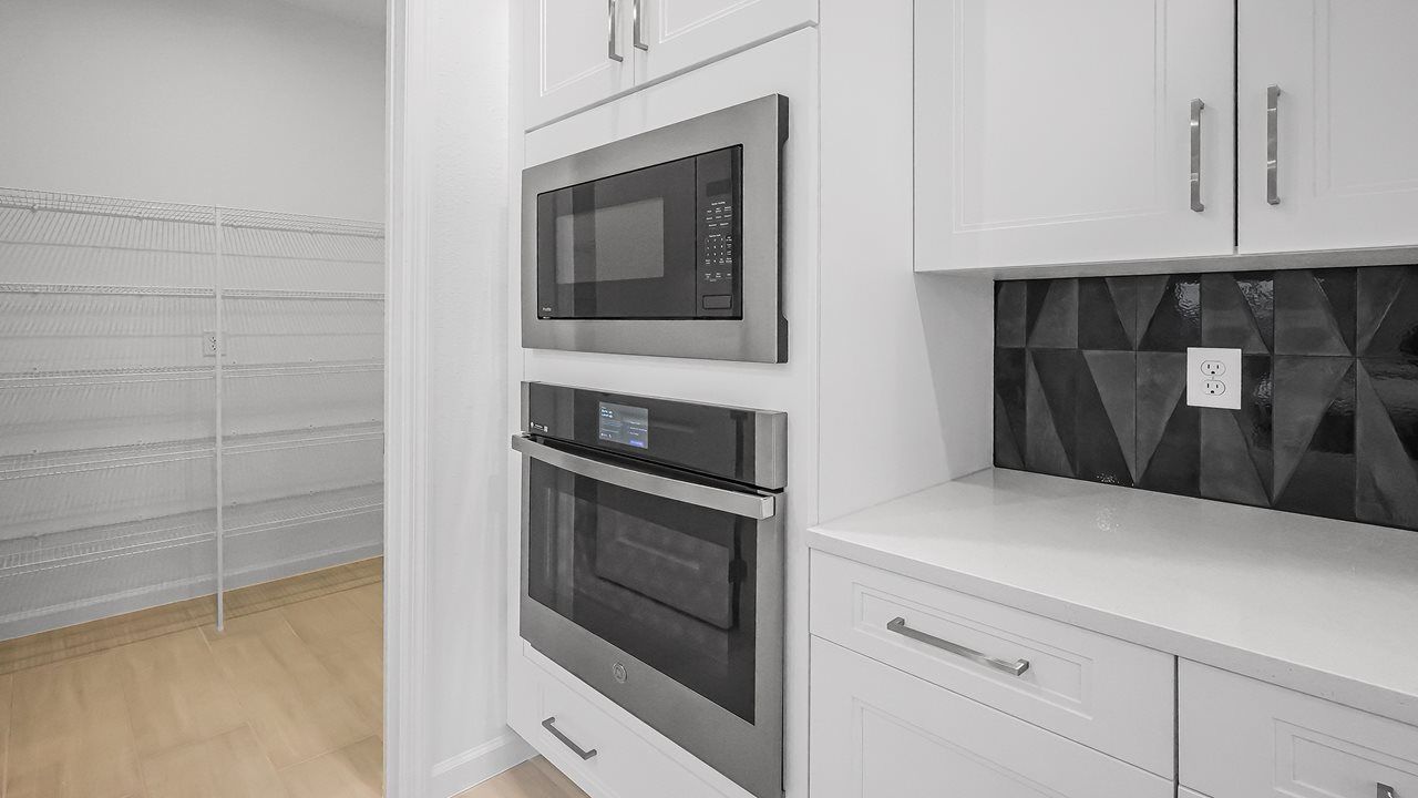 Laura Model | Kitchen