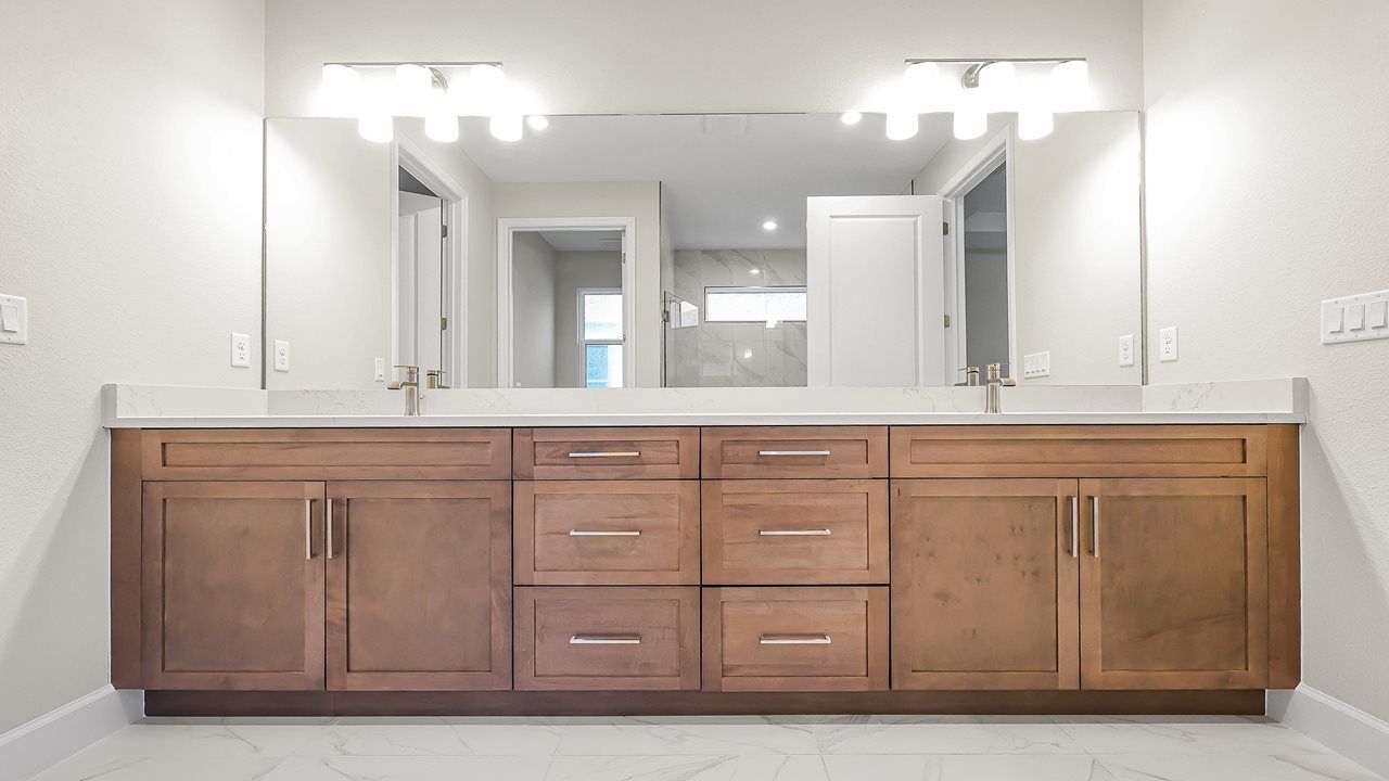 Peral Model | Owner's Suite Bath