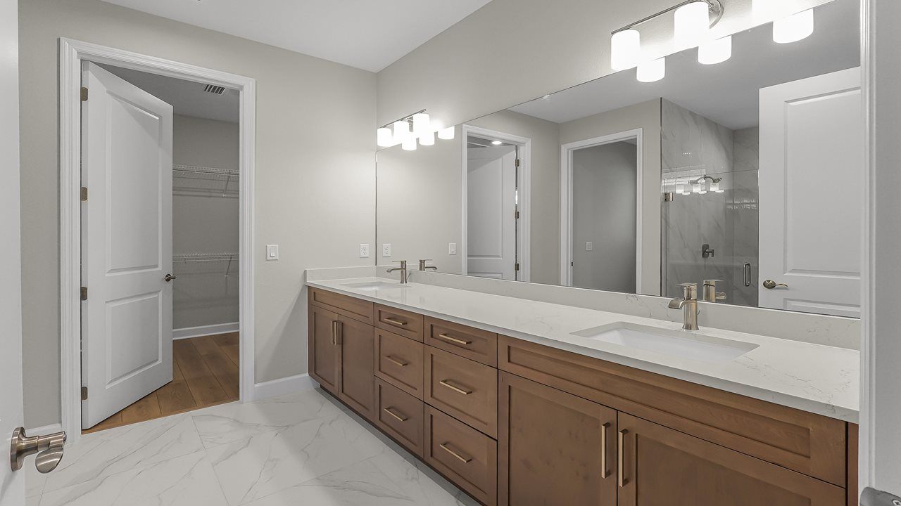 Peral Model | Owner's Suite Bath