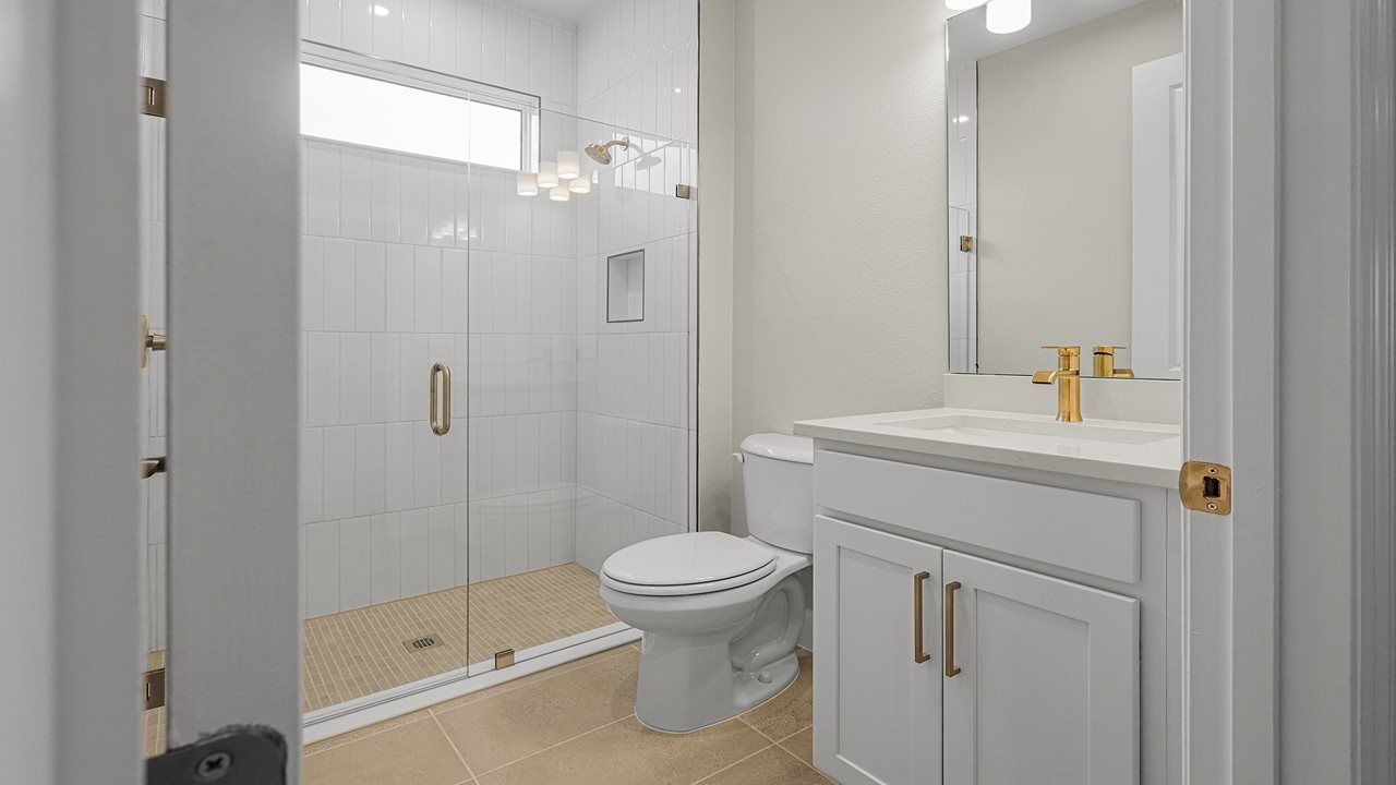Peral Model | Bath 3