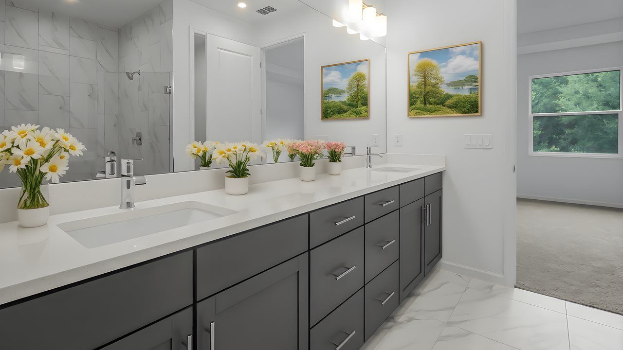 Laura Model | Owner's Suite Bath