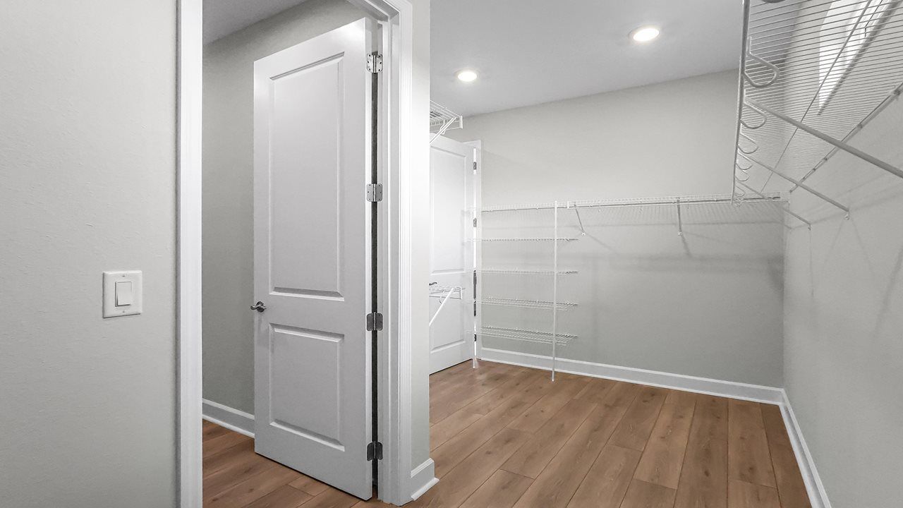 Pearl Model | Owner's Suite Closet