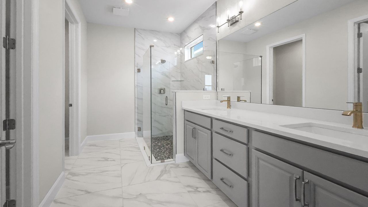 Ana Model | Owner's Suite Bath