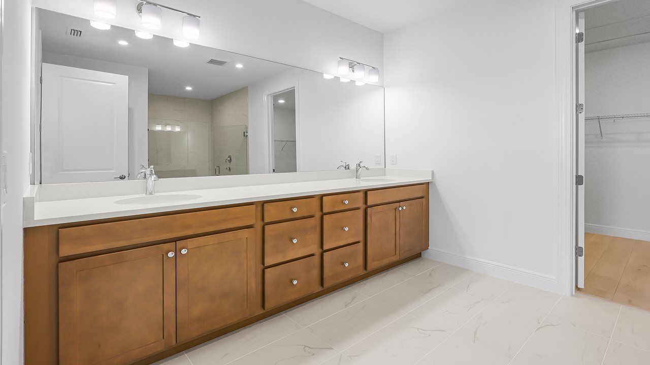Sarah Model | Owner's Suite Bath