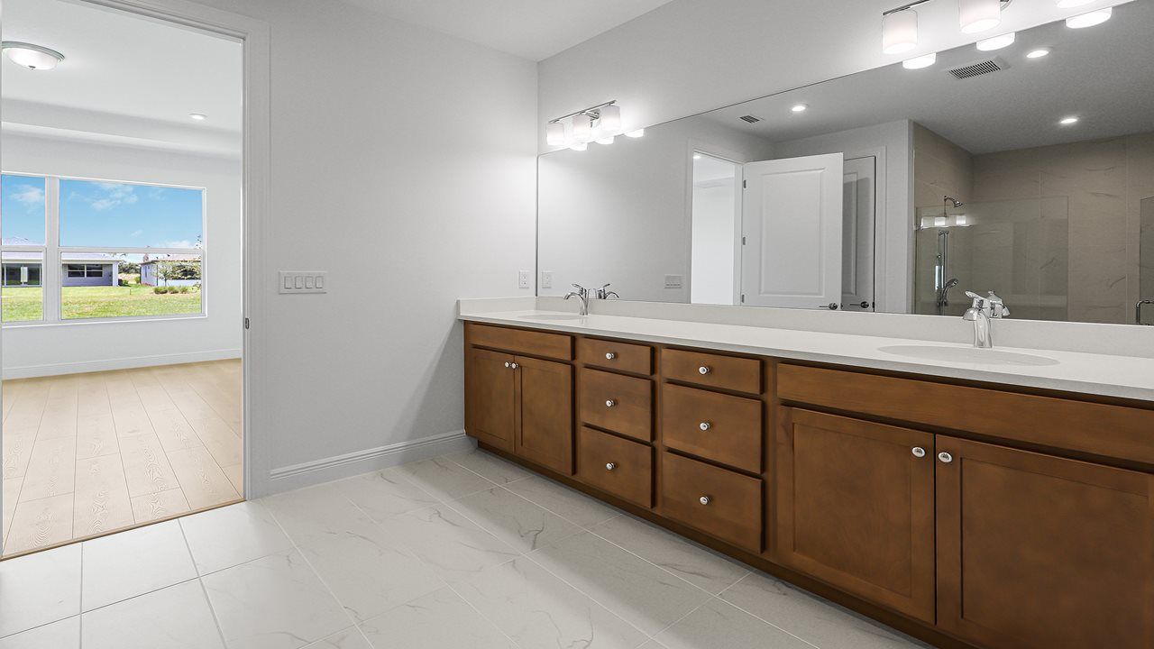 Sarah Model | Owner's Suite Bath