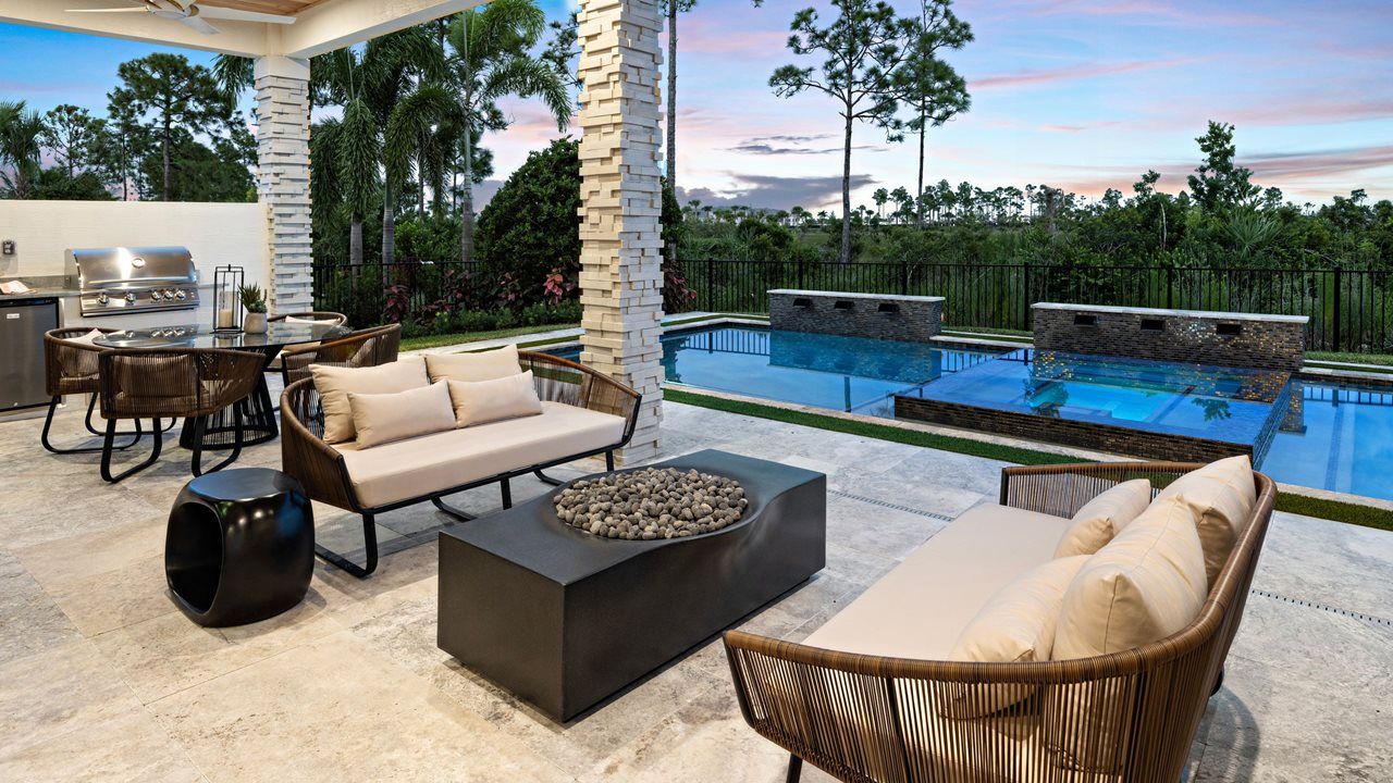 Sydney Model | Lanai