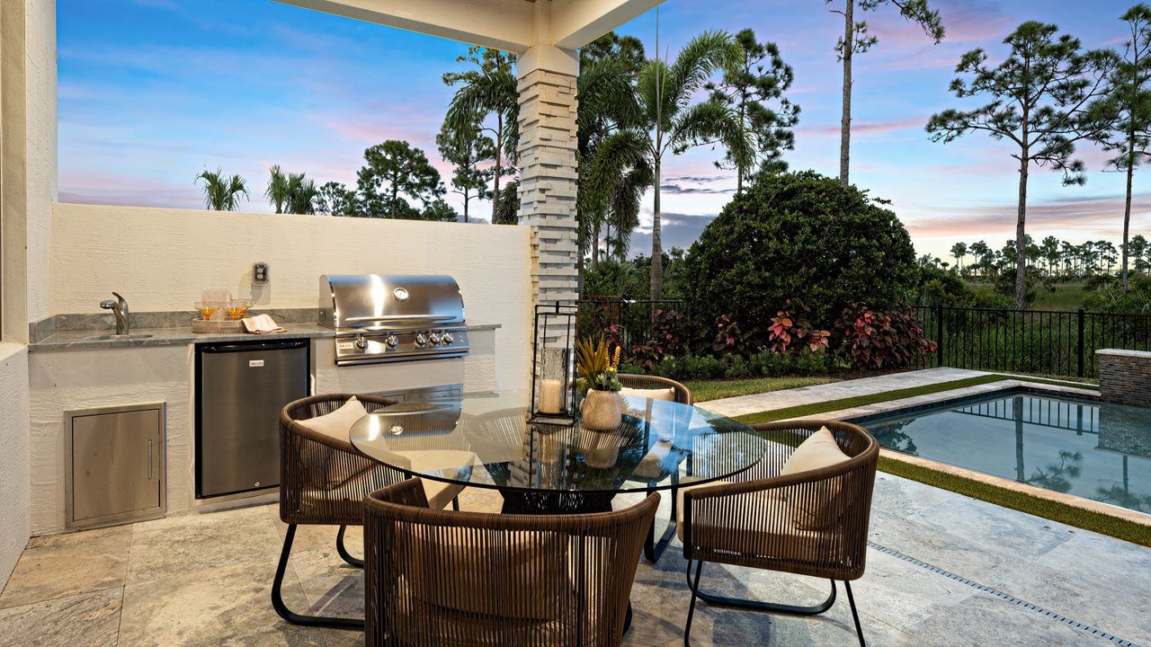 Sydney Model | Lanai