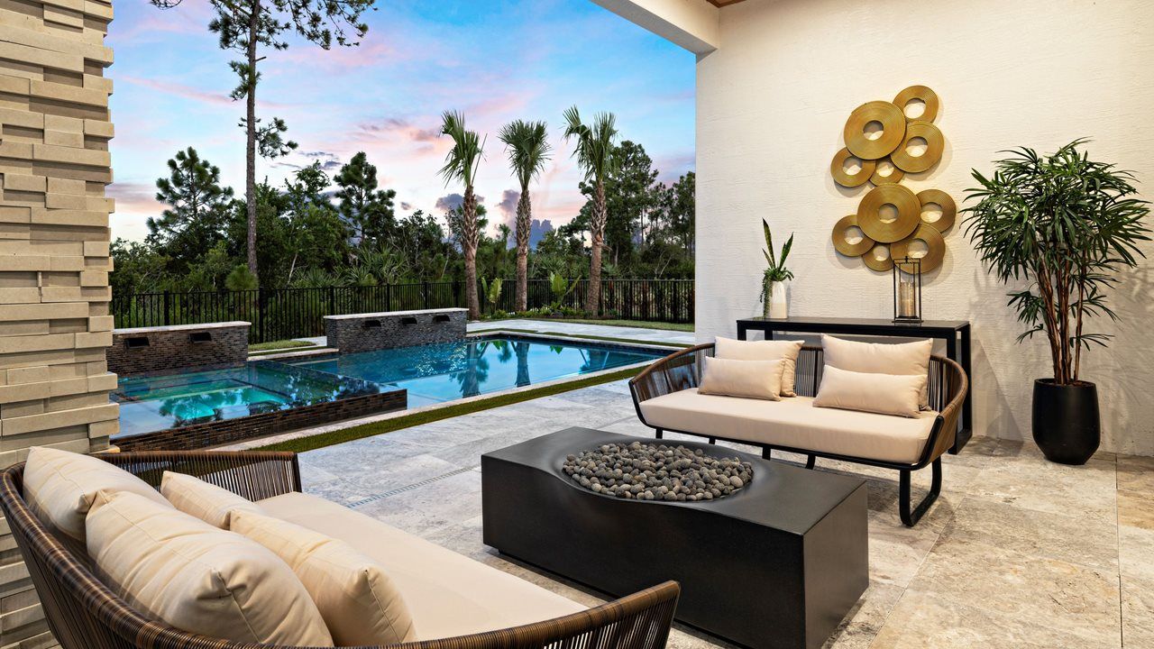 Sydney Model | Lanai