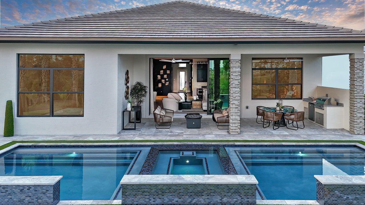 Sydney Model | Rear Exterior