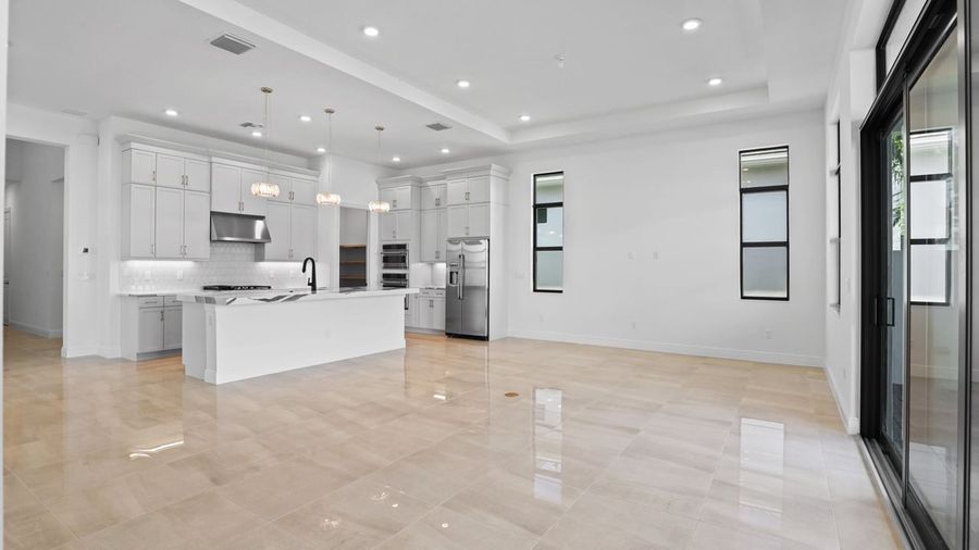 5409 Hutchinson Way (Lila)