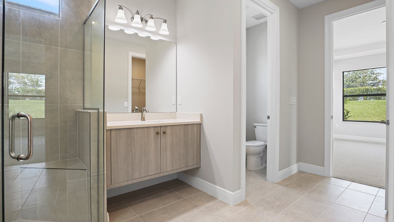 Lido Model | Owner's Bath