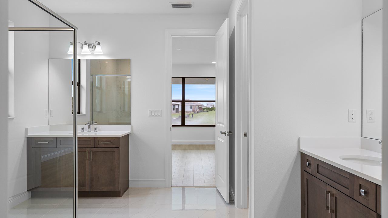 Ana Maria Model | Owner's Bath