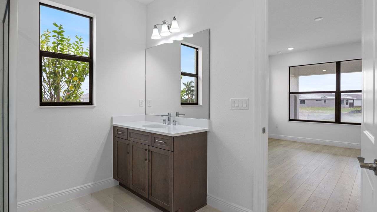 Ana Maria Model | Owner's Bath