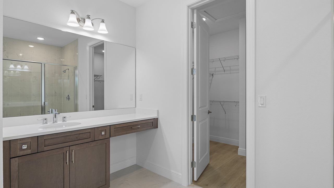 Ana Maria Model | Owner's Bath