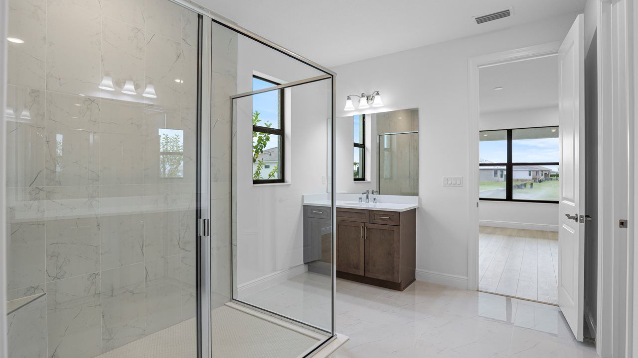 Ana Maria Model | Owner's Bath