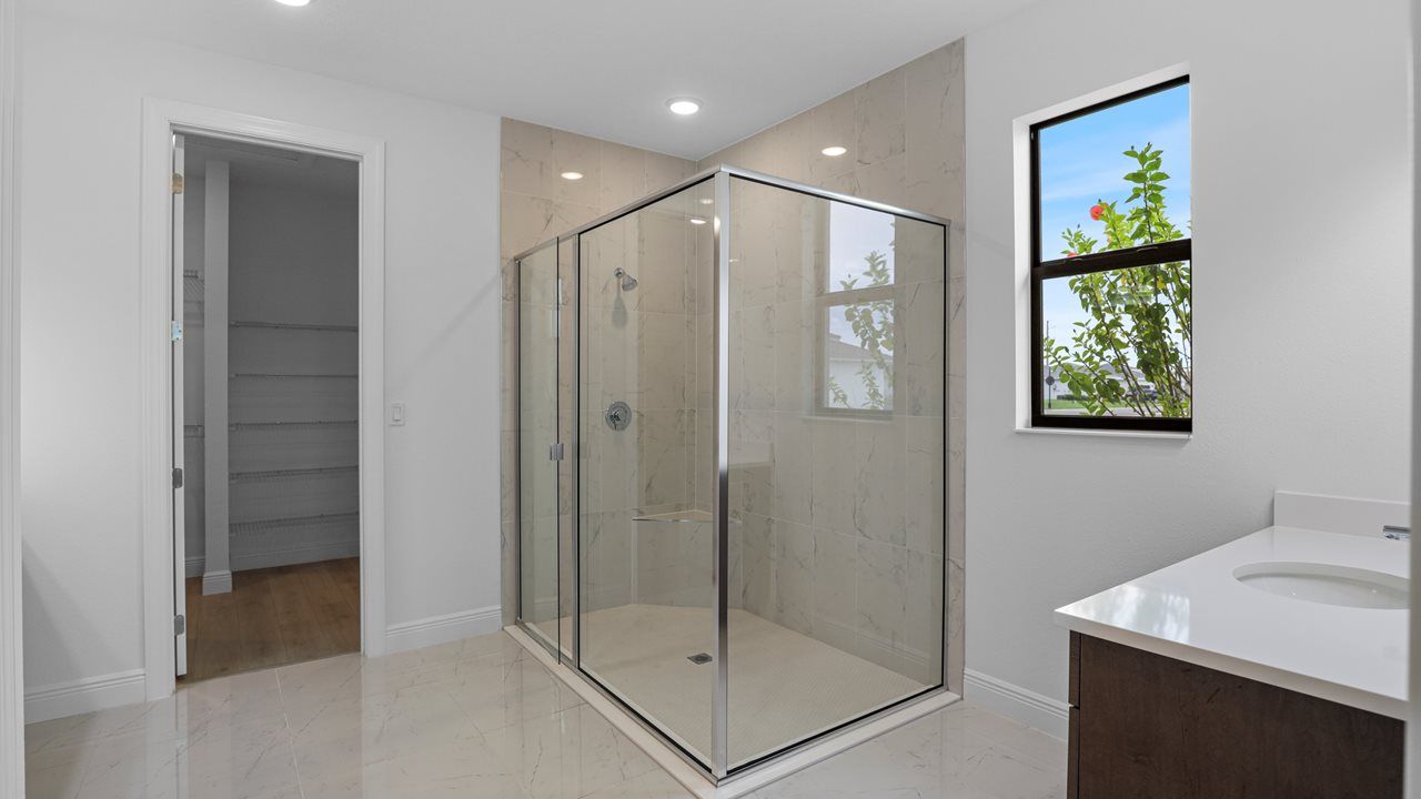 Ana Maria Model | Owner's Bath