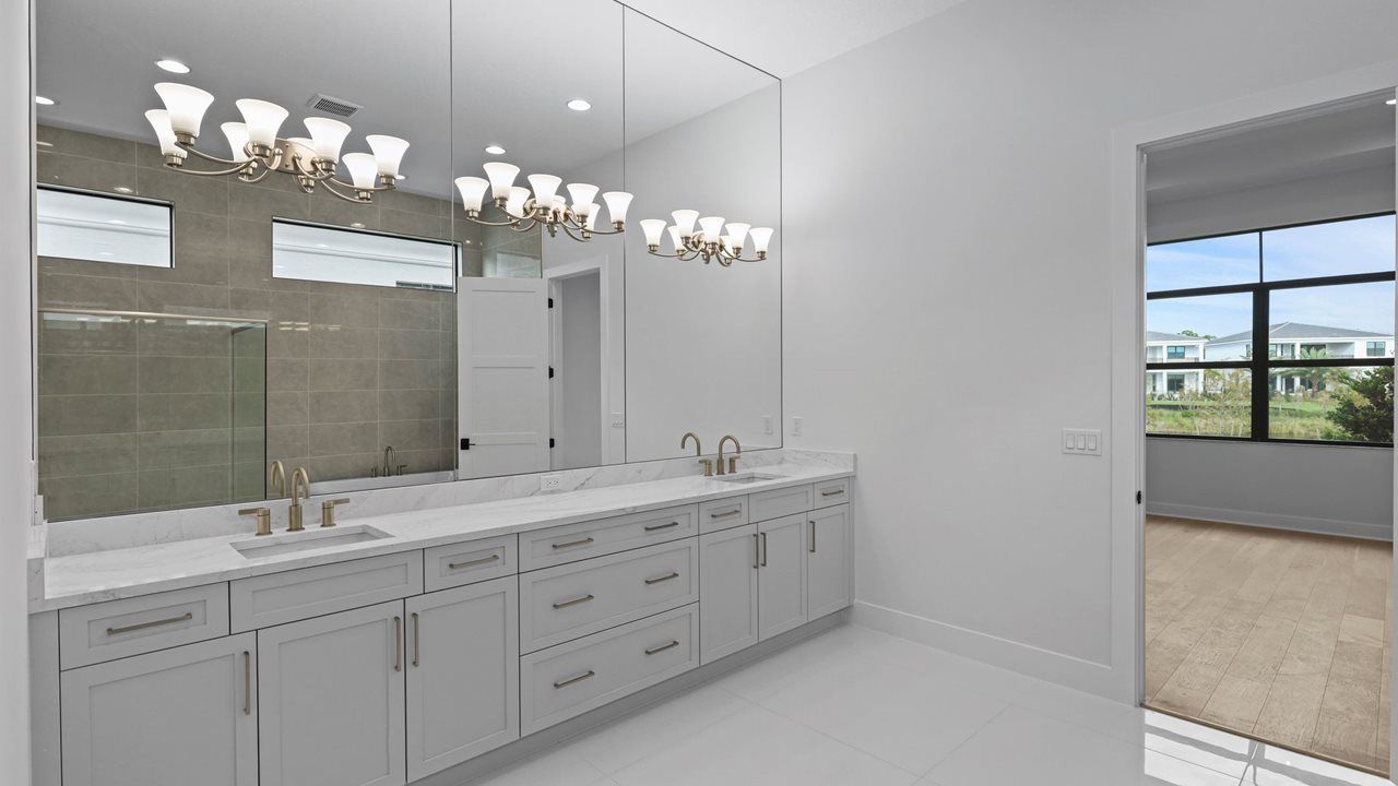 Mondrian Model | Owner's Bath