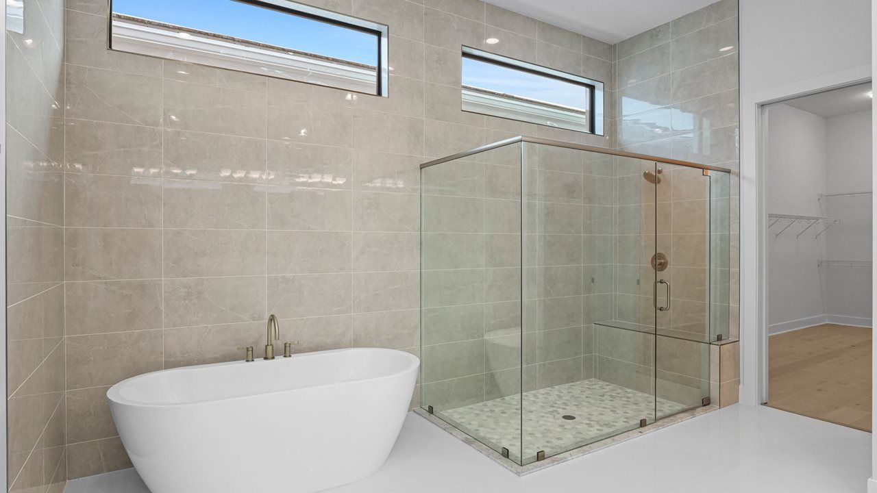 Mondrian Model | Owner's Bath