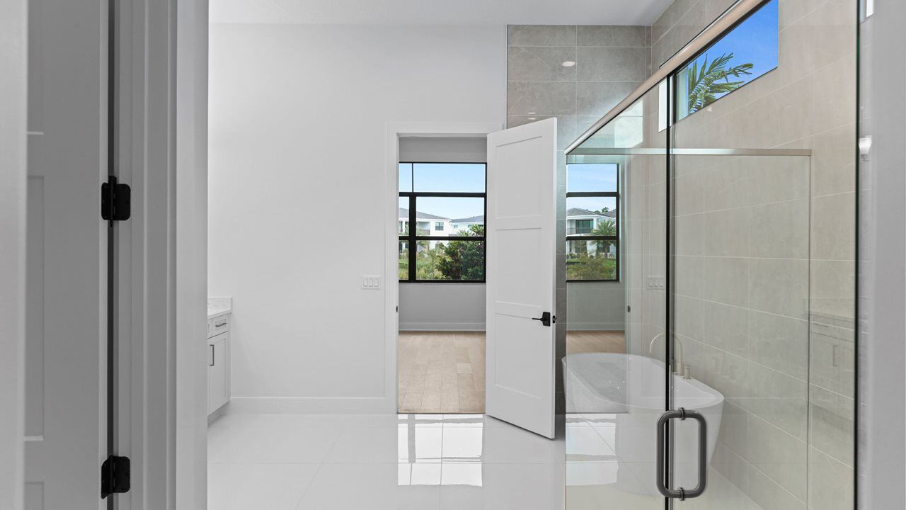 Mondrian Model | Owner's  Bath