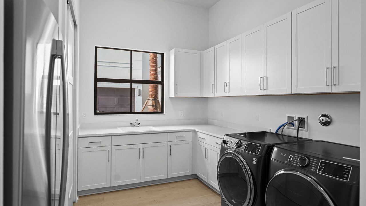 Mondrian Model | Laundry
