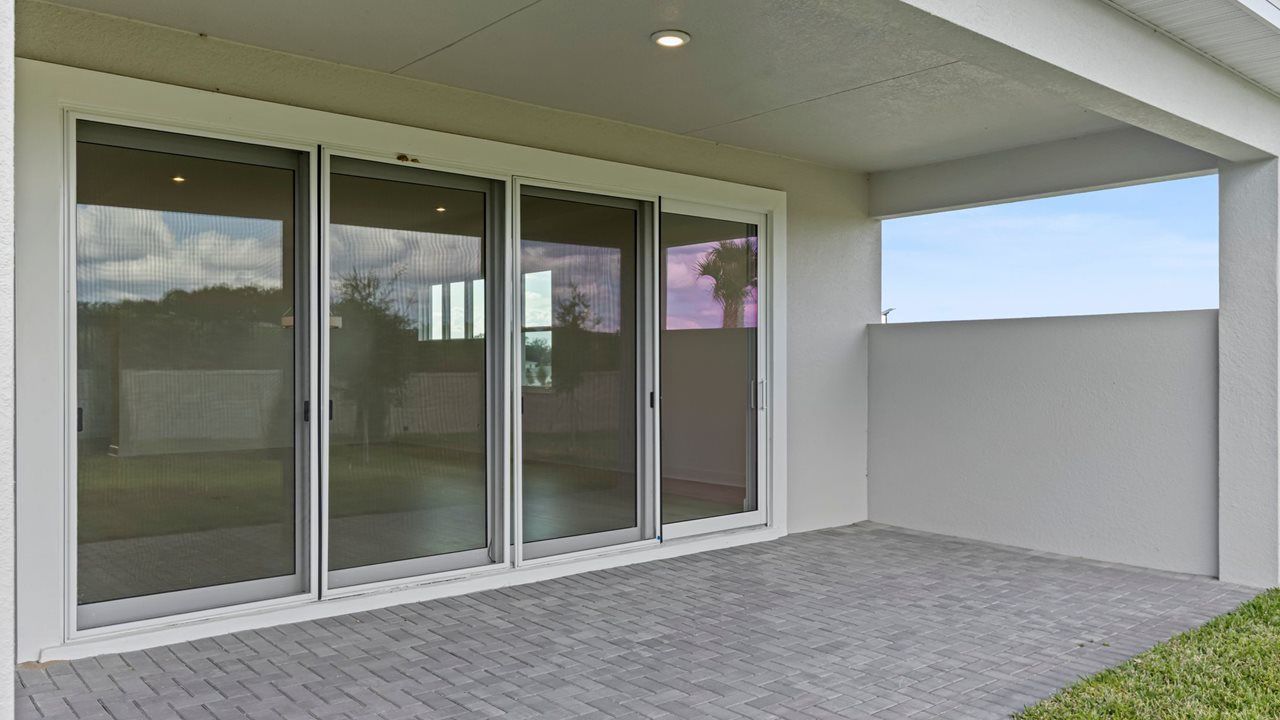 Morgan Model | Lanai