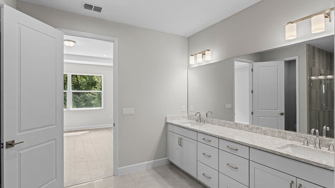 Sarah Model | Owner's Bath