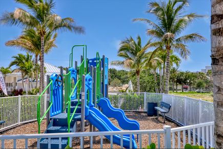 “photos of the model and actual units may have different options and finishes”.