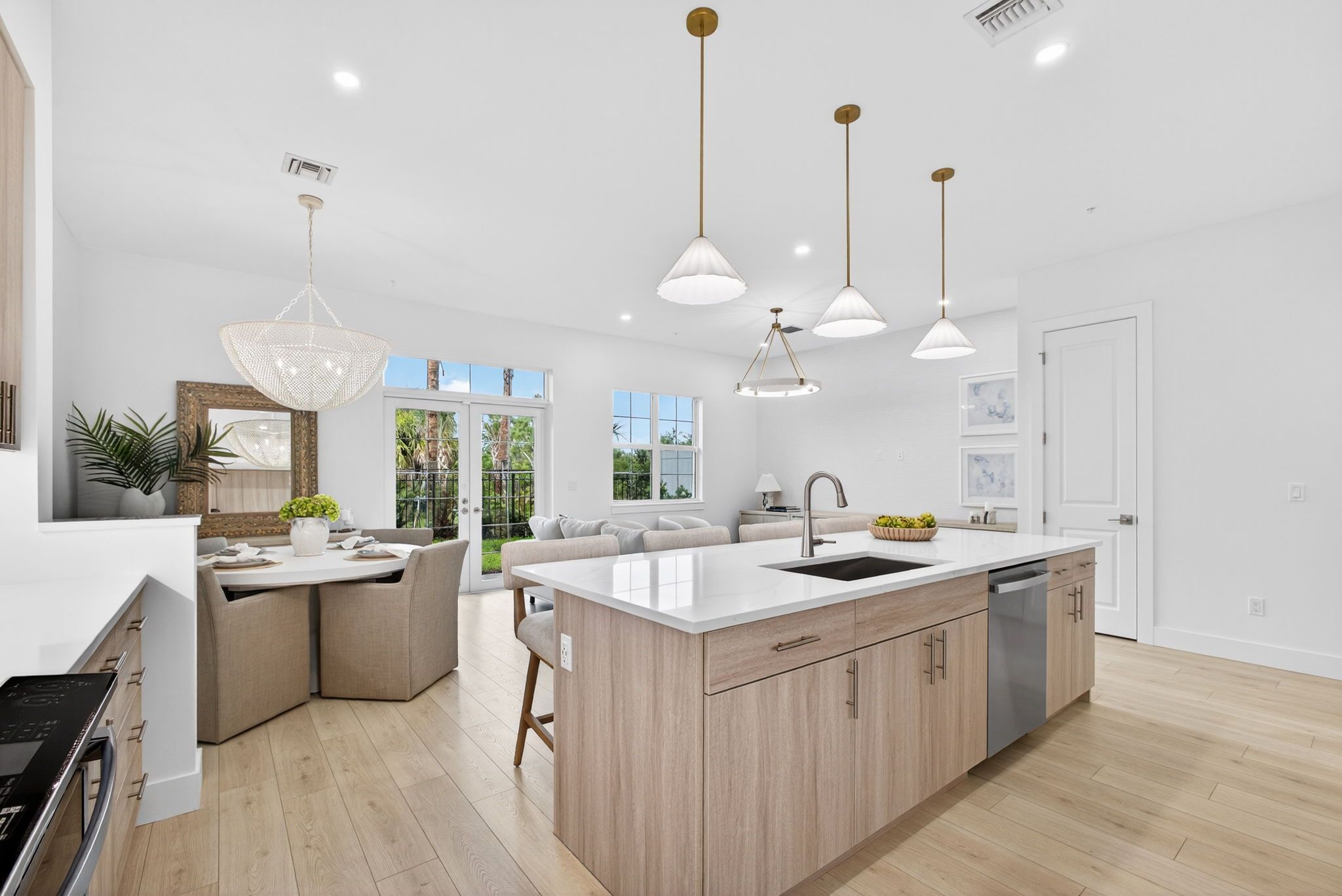 Kitchen & Living