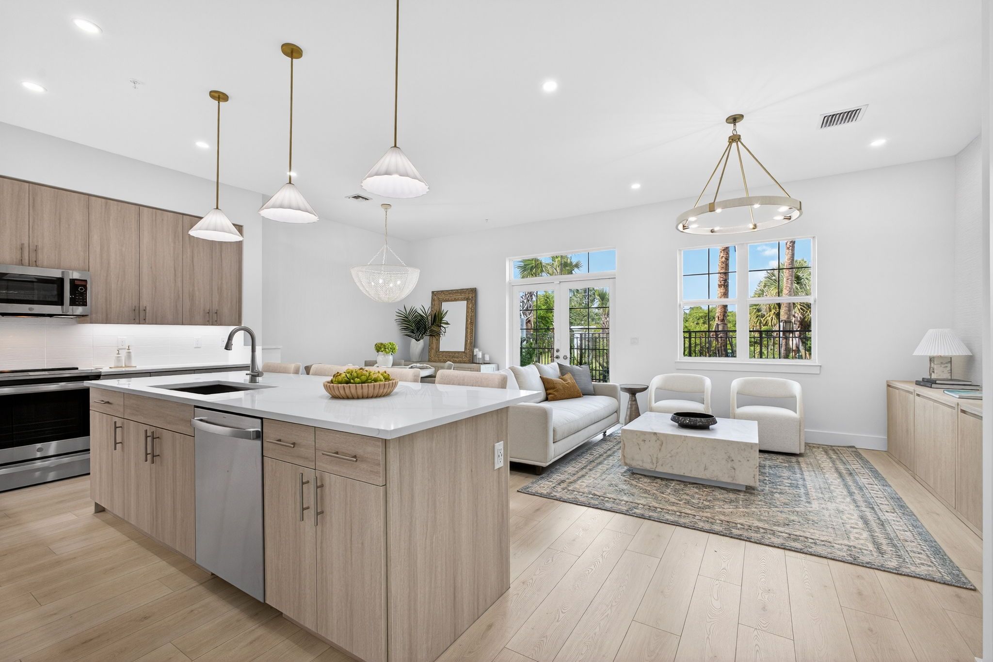 Kitchen & Living